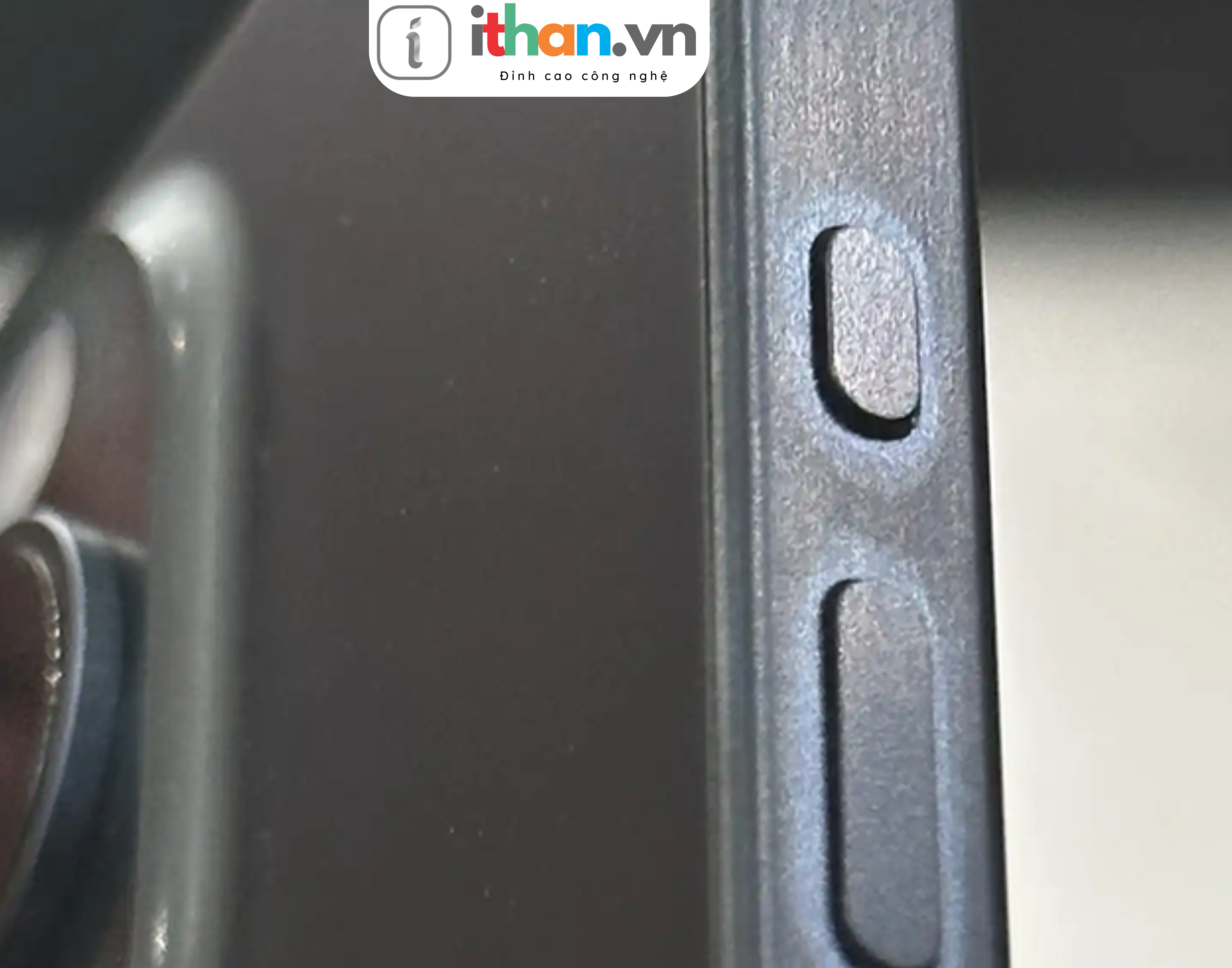 Thay vỏ iPhone 15 Pro Max chính hãng tại iThan.vn - Quỳnh Dị, Hoàng Mai, Nghệ An.